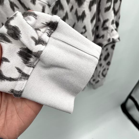 Michael Stars x Evereve NWT Camila Ikat Animal Print V-Neck Sweatshirt // L - Picture 11 of 13